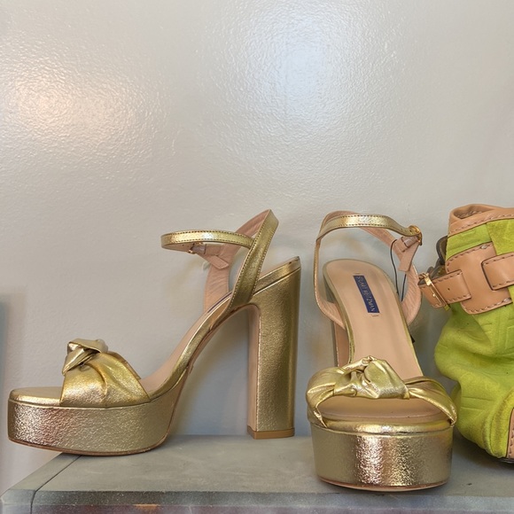 Stuart Weitzman Gold leather platform sandals sz 10 - Picture 1 of 16